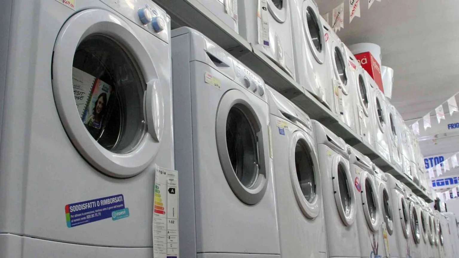 Caro energia ed elettrodomestici: come risparmiare in casa