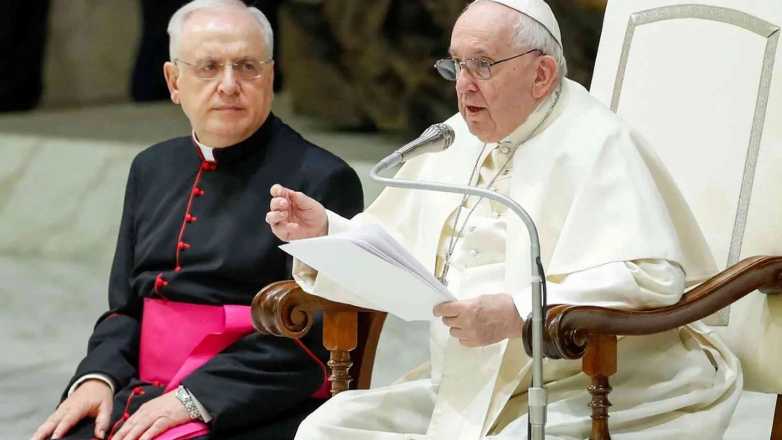 Il Papa: la Terra geme e ci implora di fermare la sua distruzione