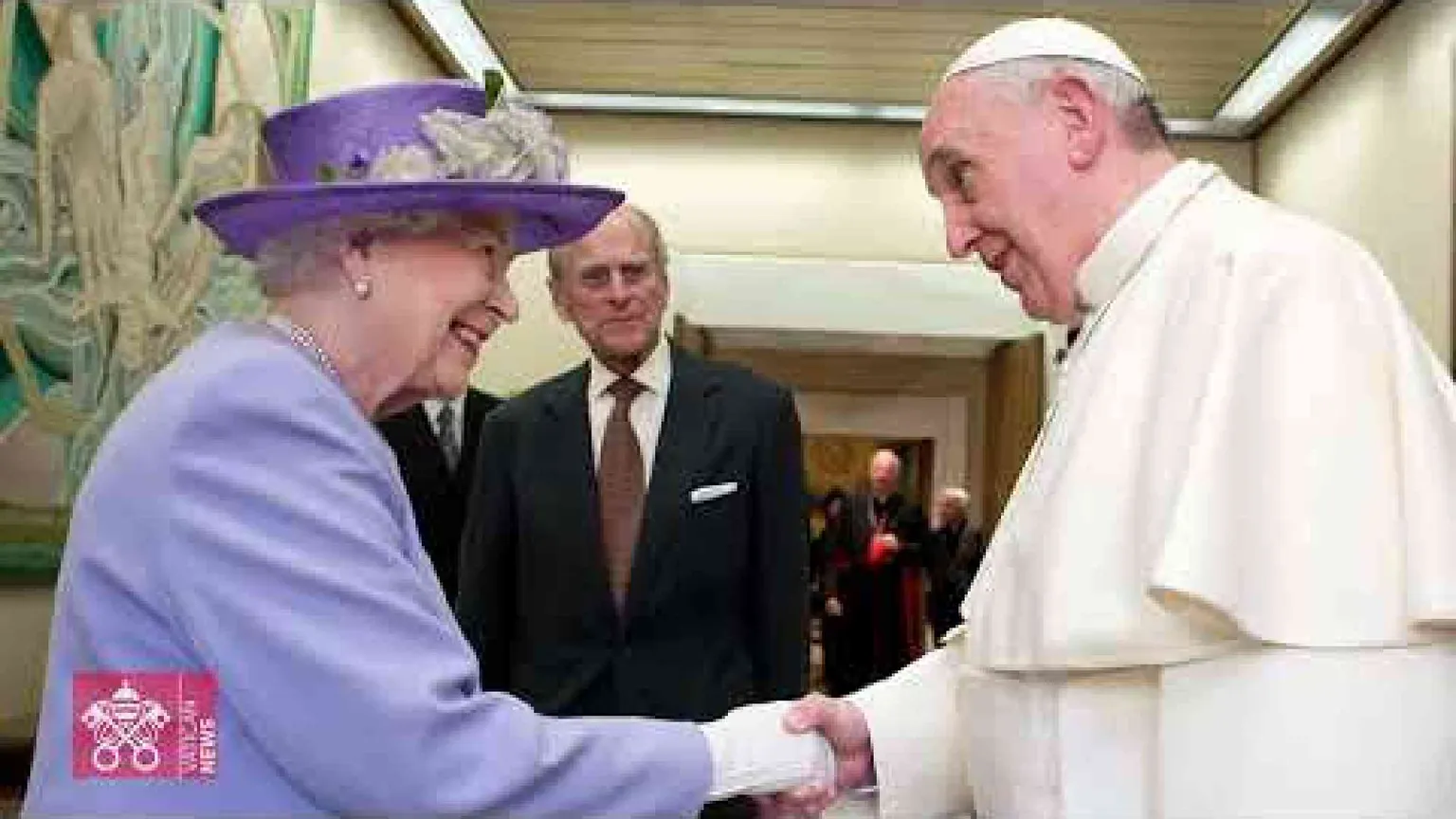 Elisabetta II, la regina che conobbe cinque Papi