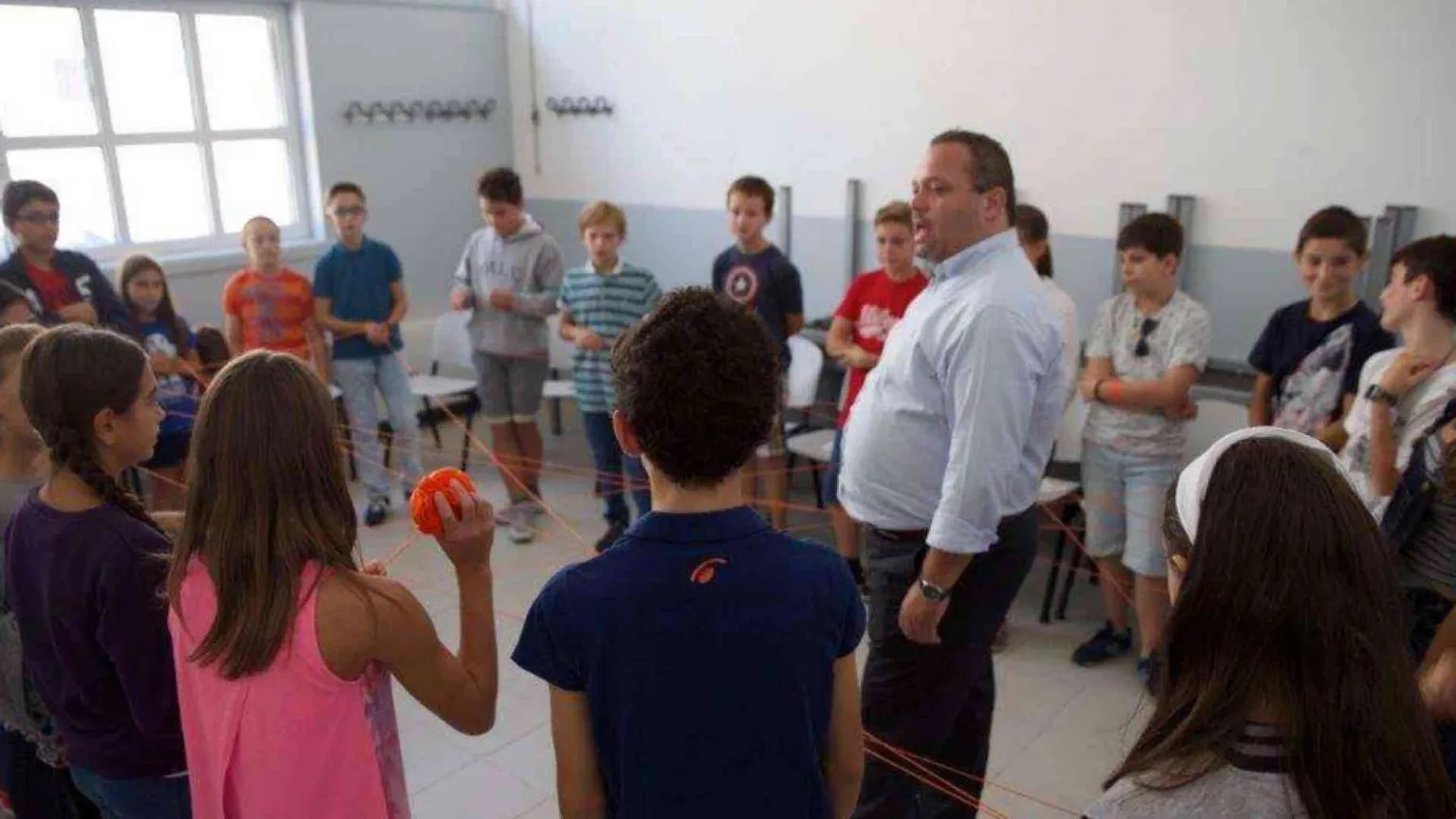 In ascolto dei ragazzi (col Lego). Educare al cellulare si può: ecco come