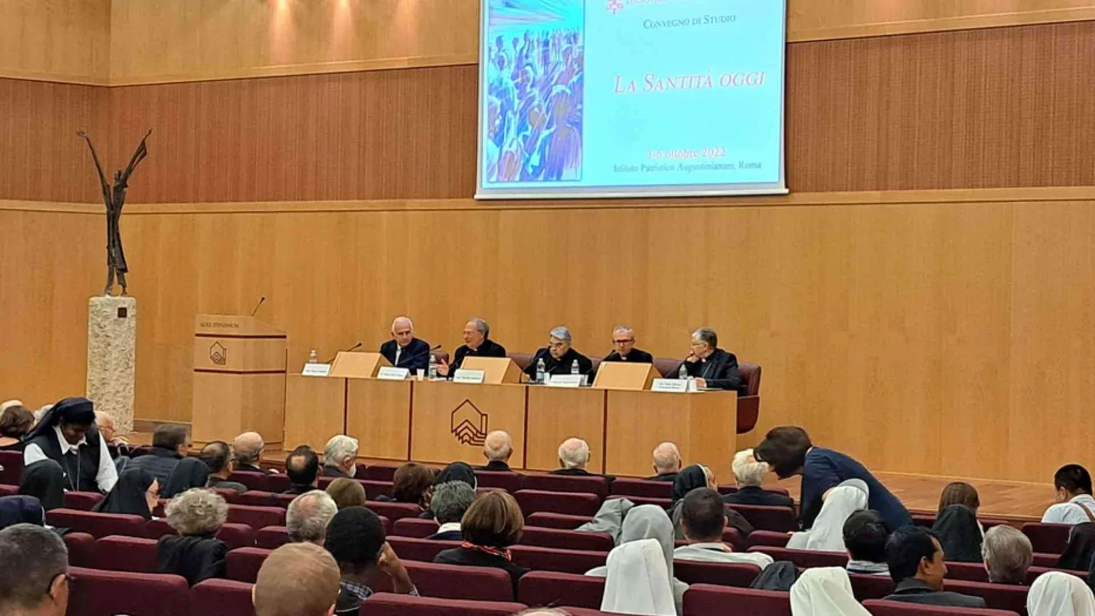 Il santo? L'uomo come Dio lo vuole. L'eroicità è fatta di azioni quotidiane