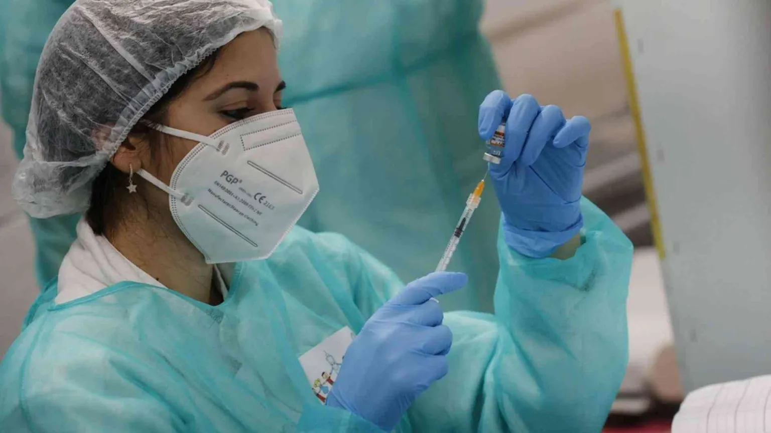 Infezioni e malattie gravi in crescita. "Vivere con il Covid" può costar caro