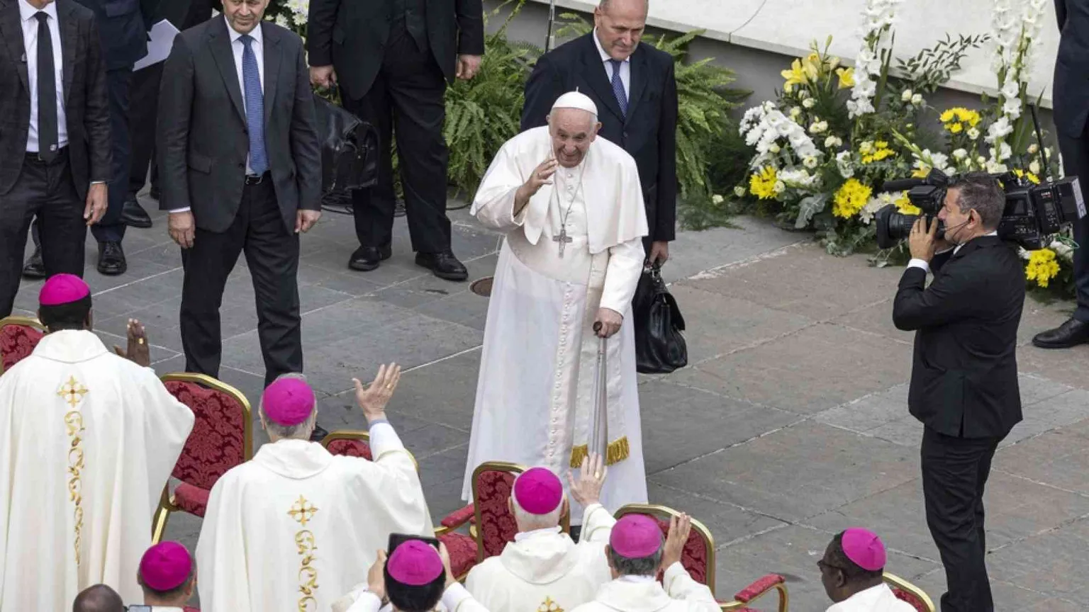 Il Papa: camminare insieme, l'esclusione dei migranti è criminale