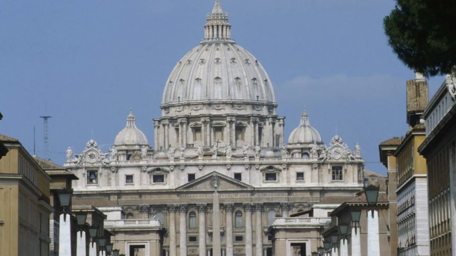 Ingressi sdoppiati in San Pietro: uno per i turisti, uno per chi prega