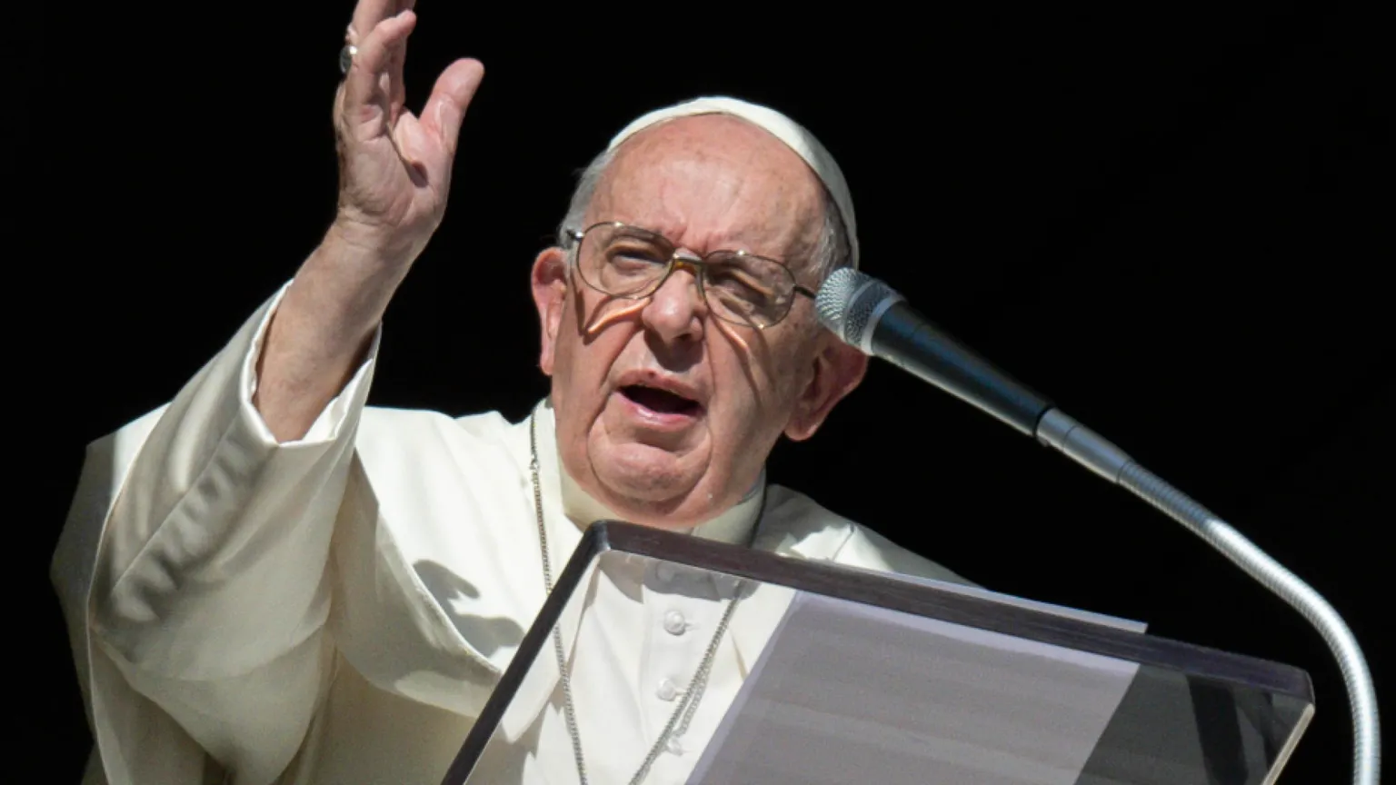 Il Papa: beati non quelli che stanno in pace, ma che la costruiscono