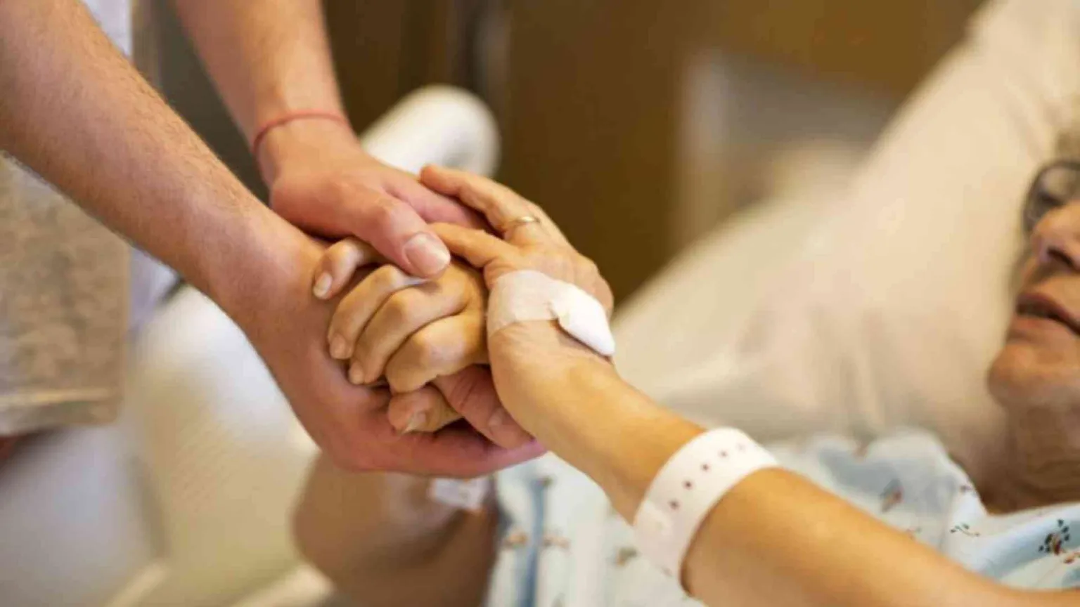 Fine vita, la prospettiva laica a difesa dell'umanità della cura