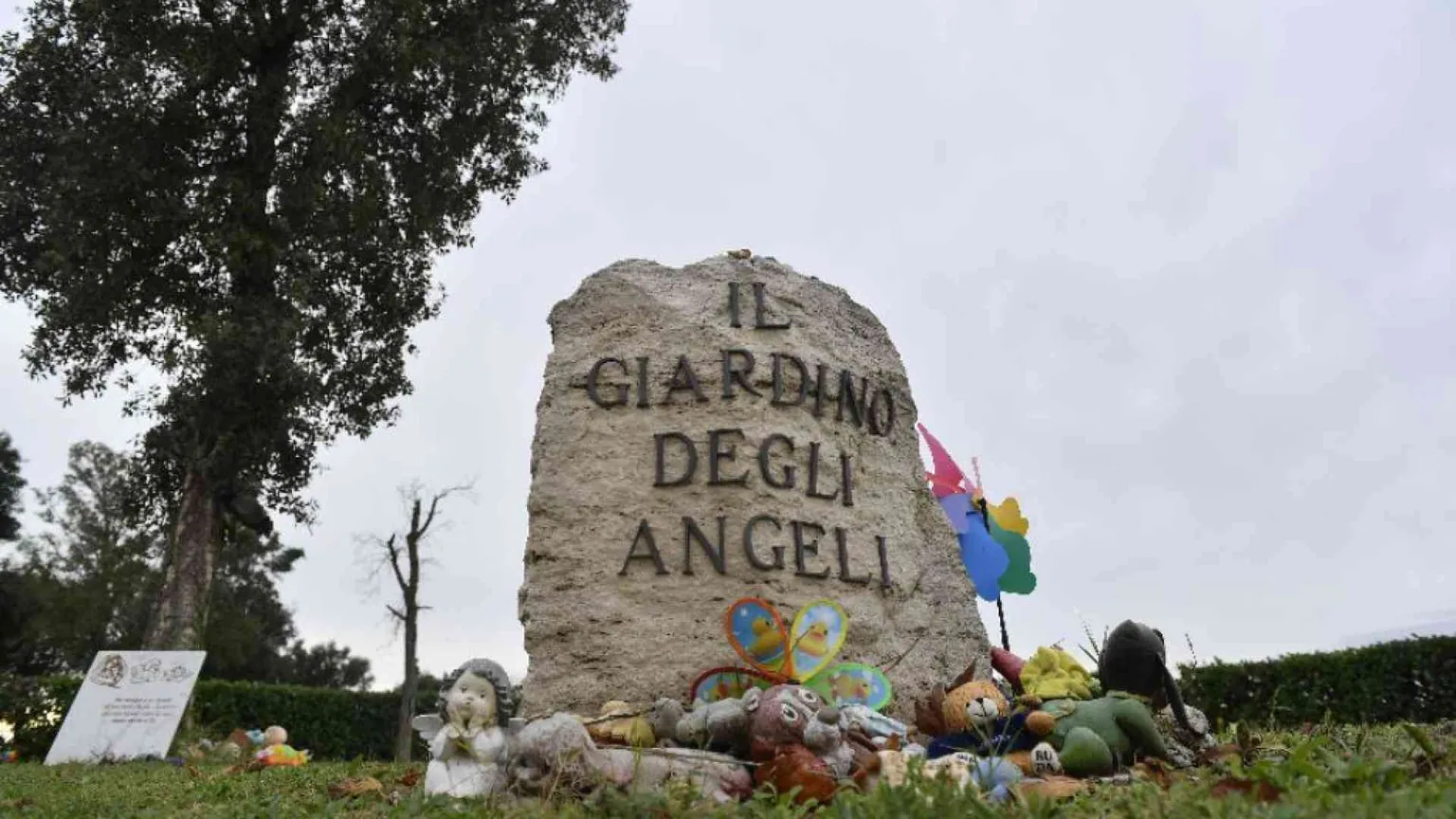 Sepoltura feti abortiti. Il nome o il numero: chi siamo, davvero?