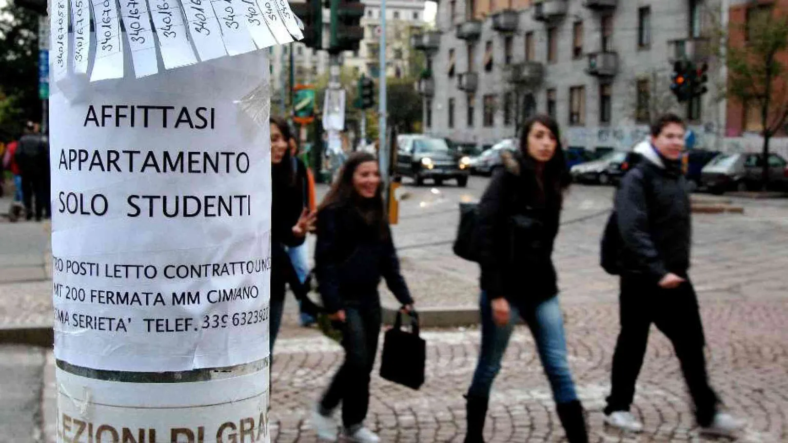 Una stanza in affitto? Introvabile. Per i fuorisede costi e rischio truffe