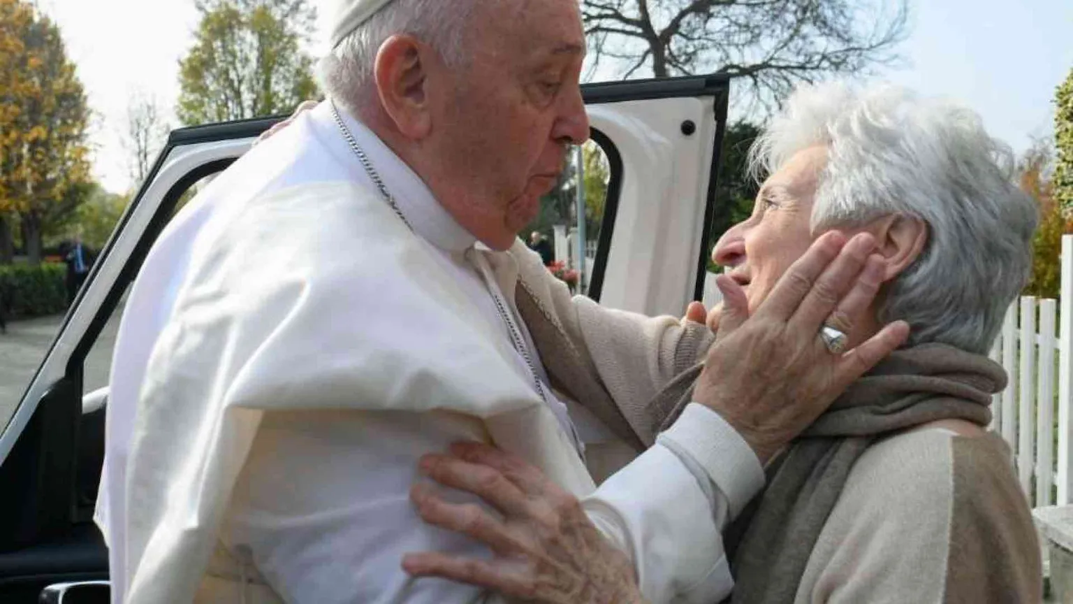 Il Papa giunto in Piemonte. Nella Bergoglio: qui custodiamo le sue radici
