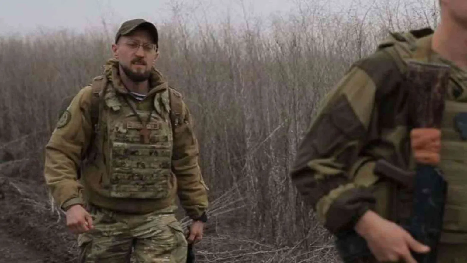 Padre Zelinskyy, il cappellano in prima linea: troppi falsi miti sulla guerra