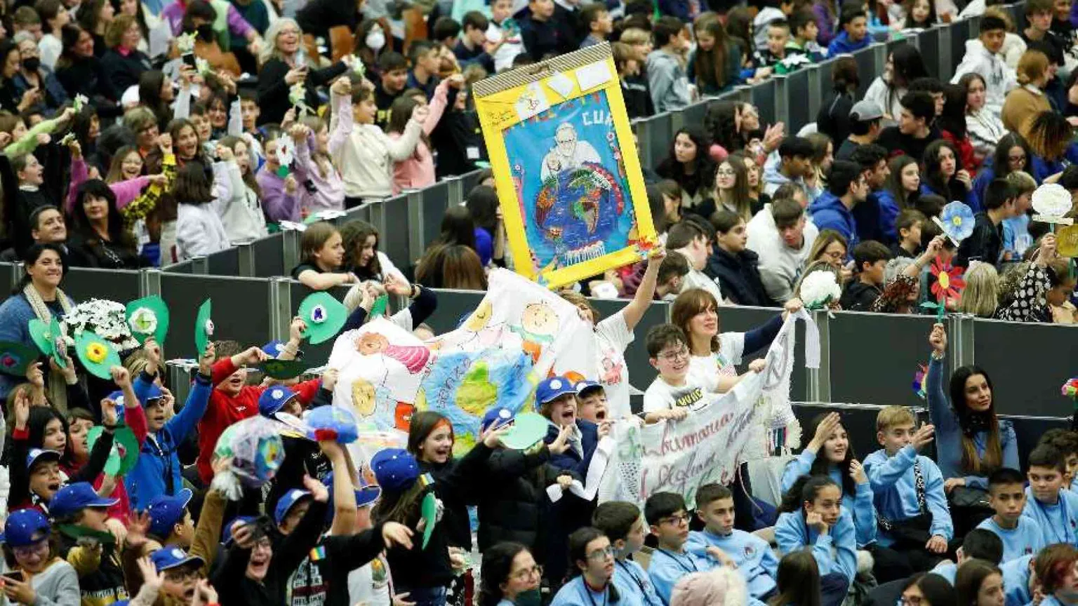 Il Papa ai giovani: diventate poeti di pace, sognate la pace