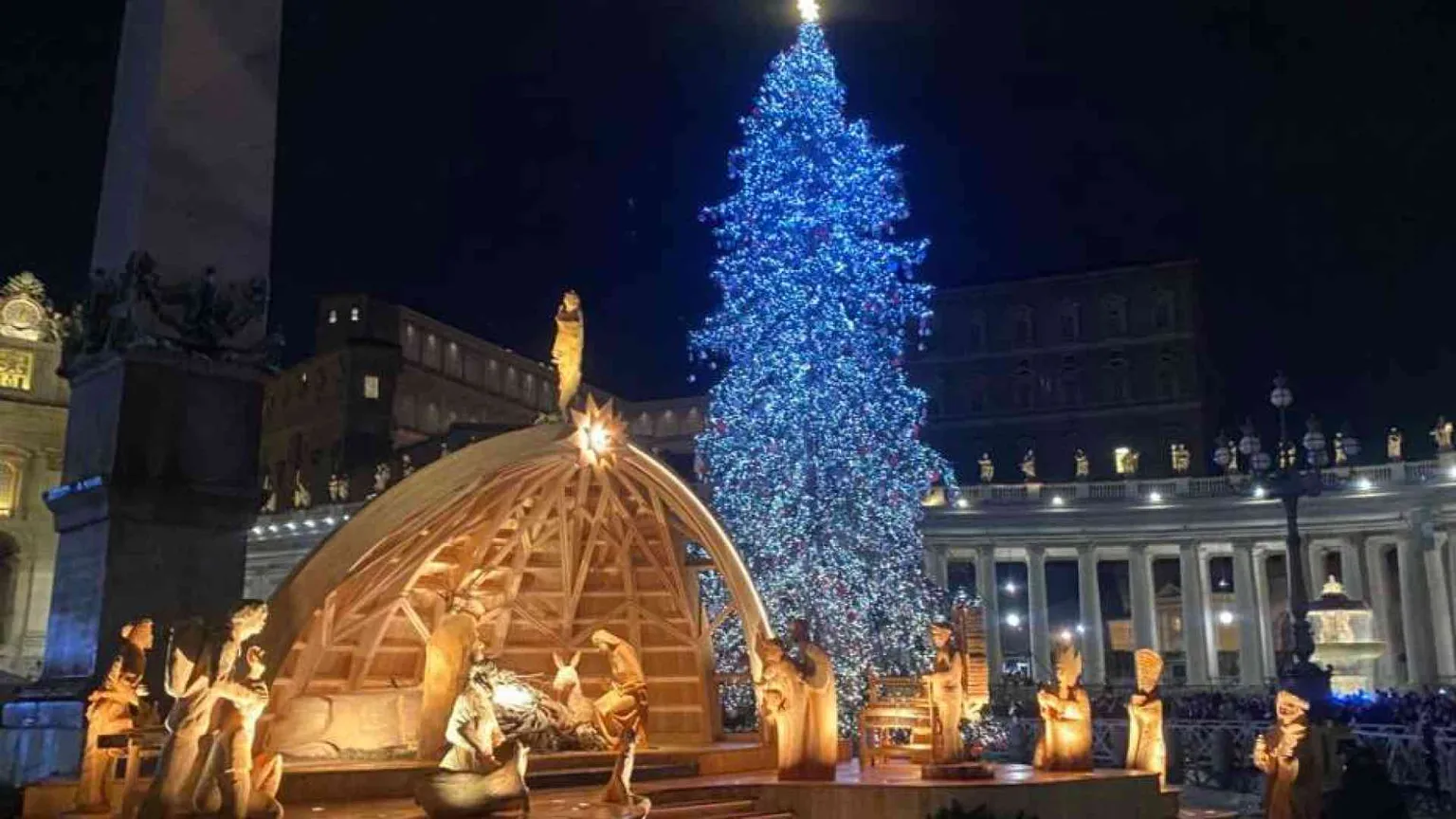 Il Papa: incontriamo Gesù nel presepe per farci stupire dalla sua piccolezza