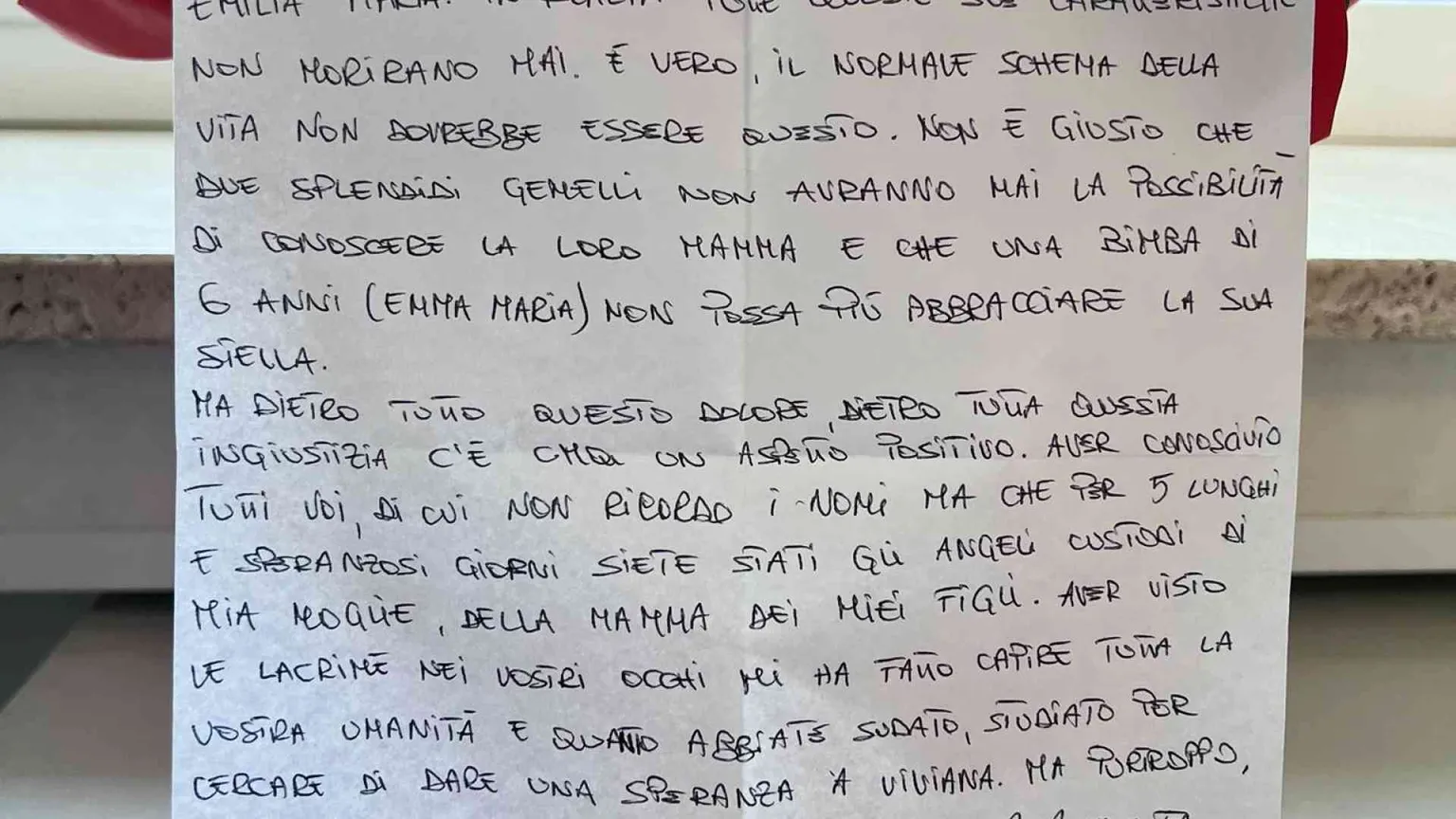 Donna morta dopo il parto di due gemelli. Il Papa telefona al marito