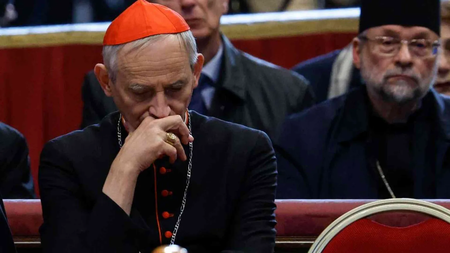 Il cardinale Zuppi e la Cei rendono omaggio al papa emerito Benedetto XVI