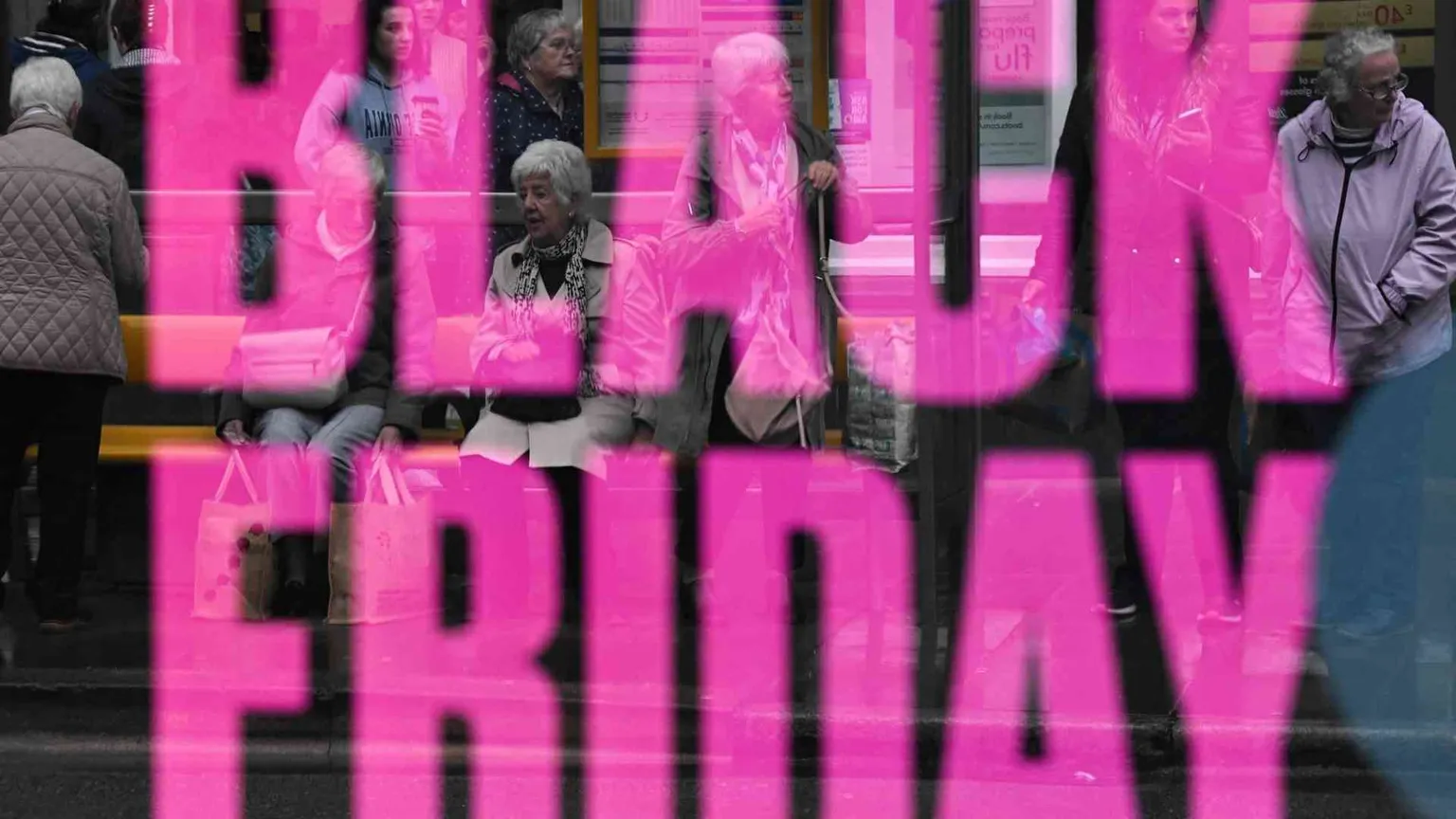 La direttiva Omnibus tutela i consumatori su recensioni e sconti sospetti