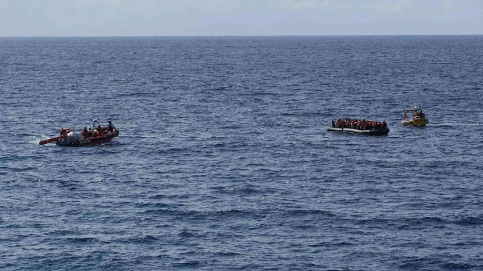Libia-Italia, incontri pericolosi mentre i disperati arrivano sui barchini