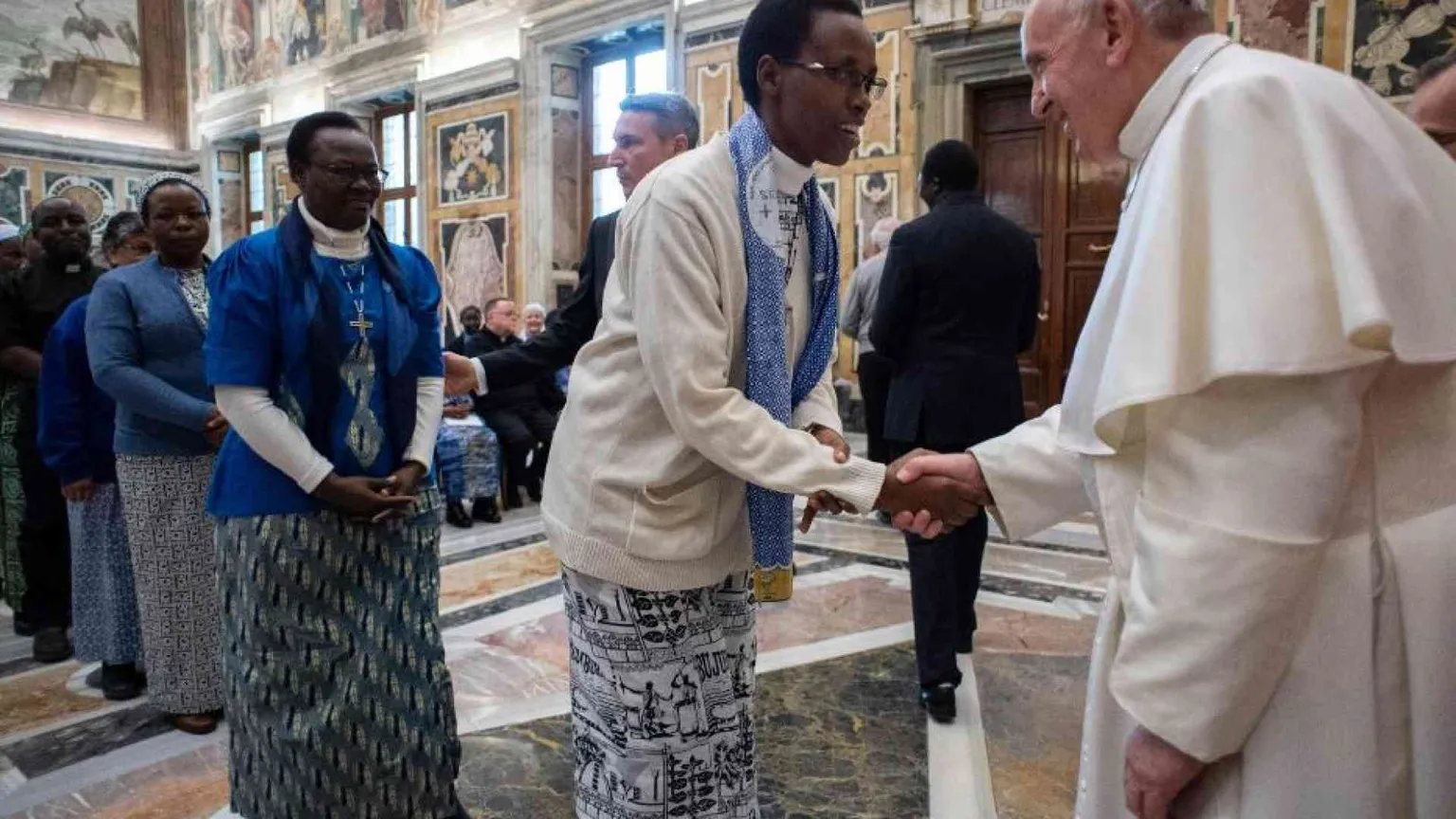 Il Papa: «L'umanità ferita dalle guerre ha bisogno della Buona Notizia»
