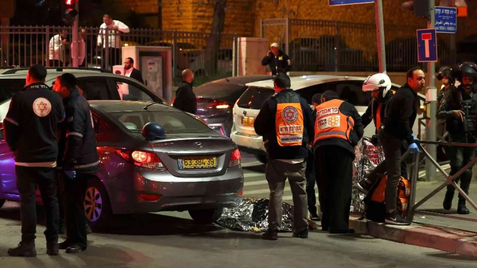 Attacco armato vicino alla sinagoga, almeno 7 morti. Colpito l'attentatore
