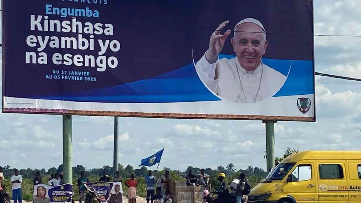 Il Papa è a Kinshasa, in volo una preghiera per i migranti