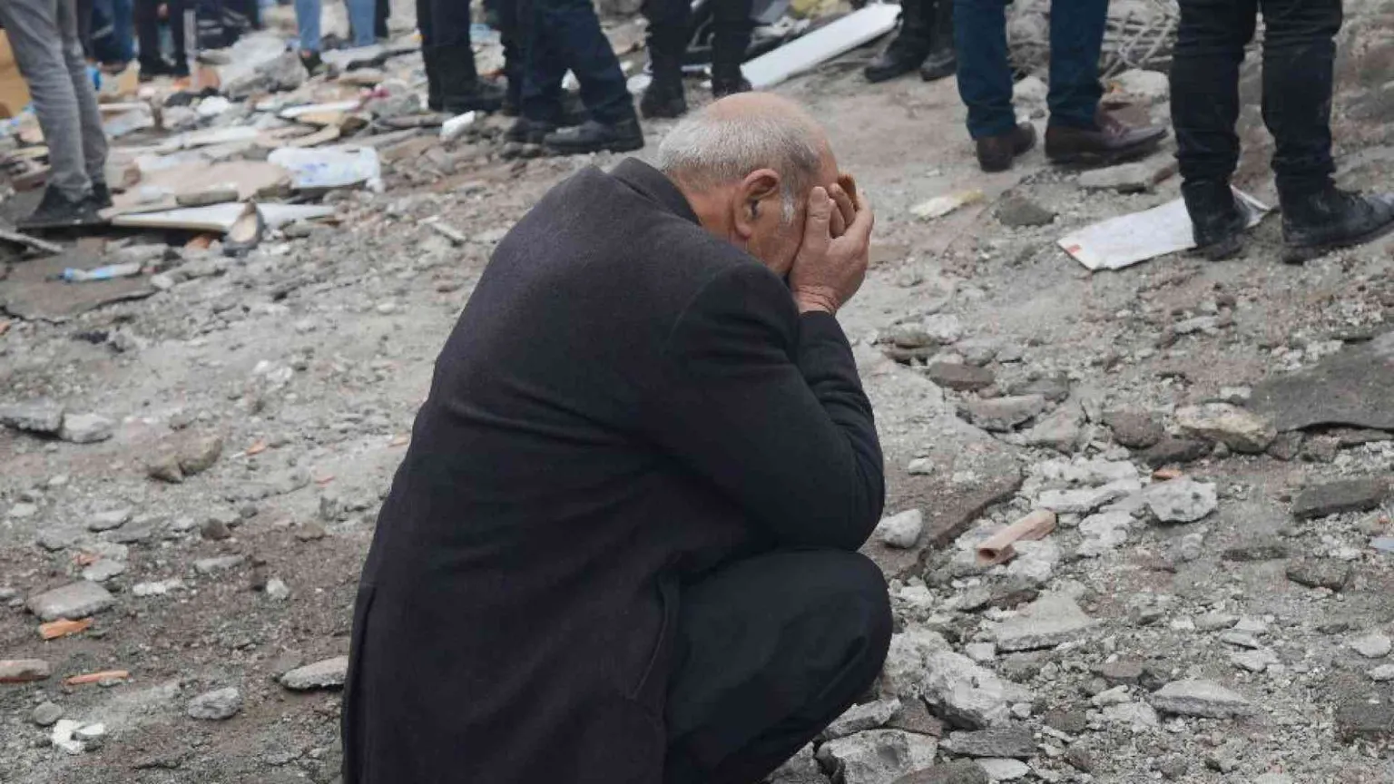 Dalla Cei 500mila euro per i terremotati. Come donare con la Caritas