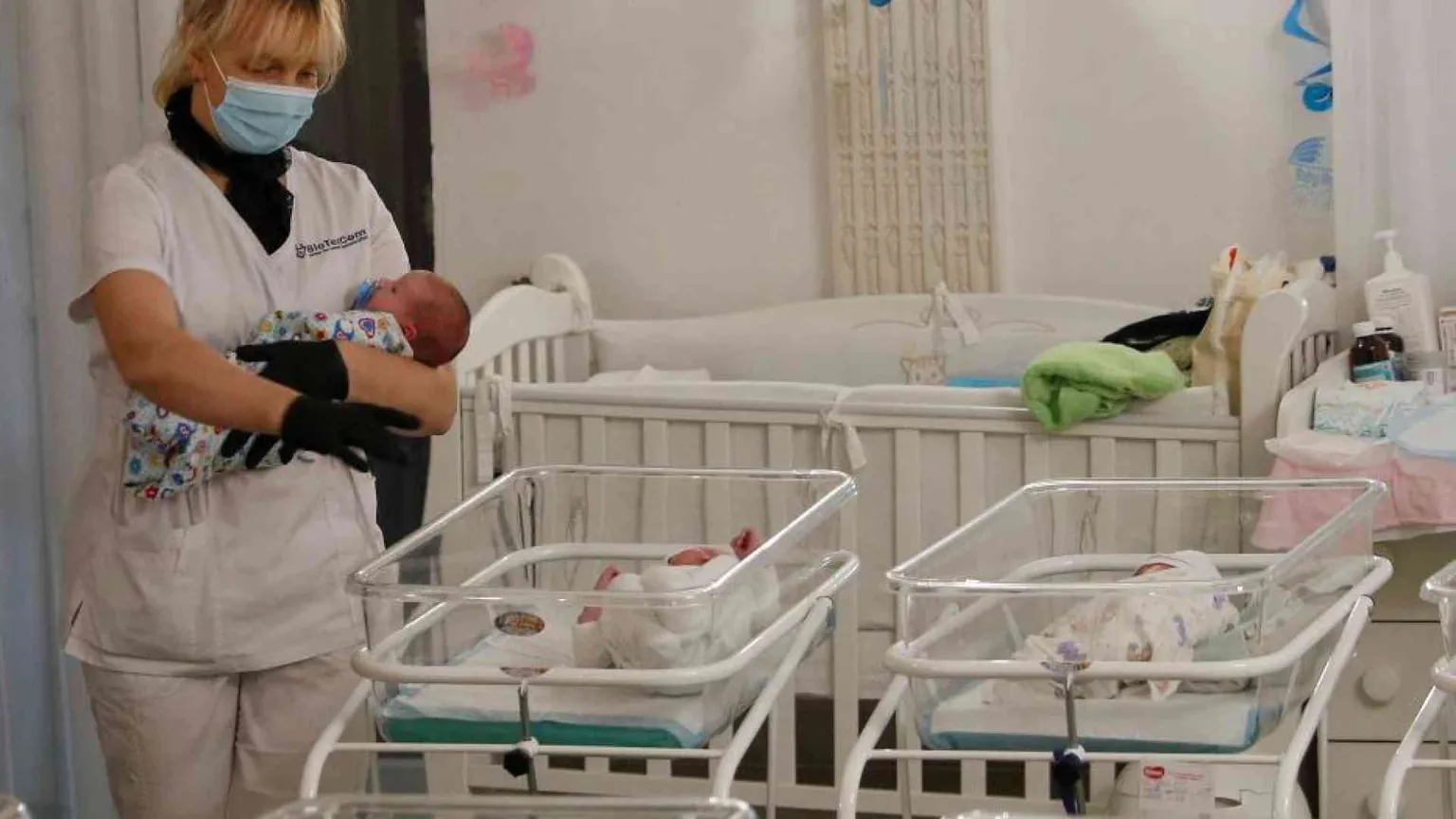 «La maternità surrogata reato anche all’estero»