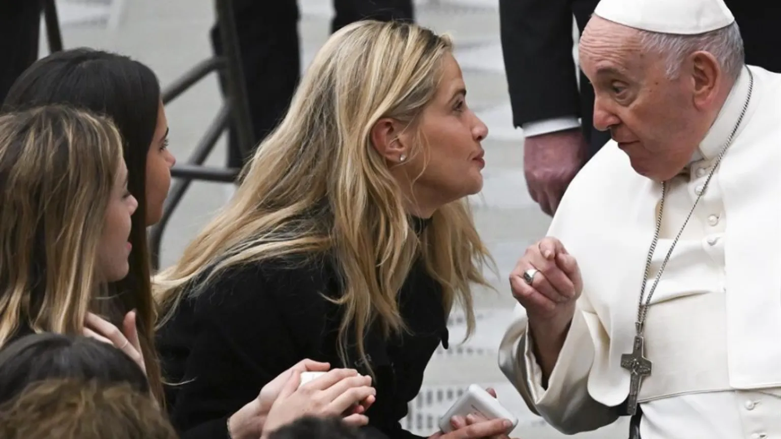 La moglie e le figlie di Vialli in udienza dal Papa per l'ultimo desiderio