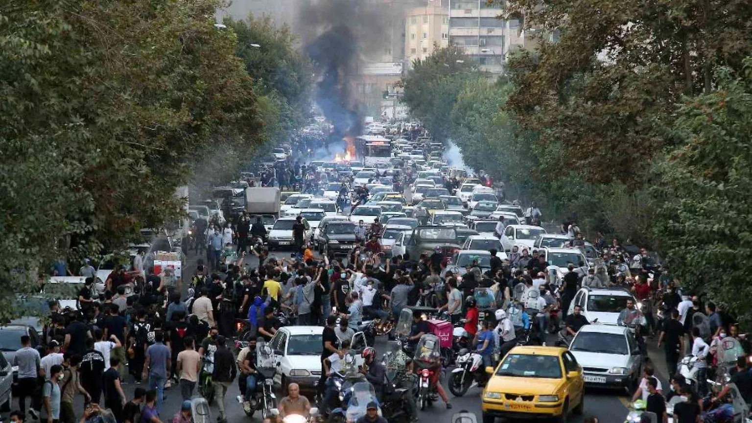 Svolta: l’Iran in crisi vende beni pubblici