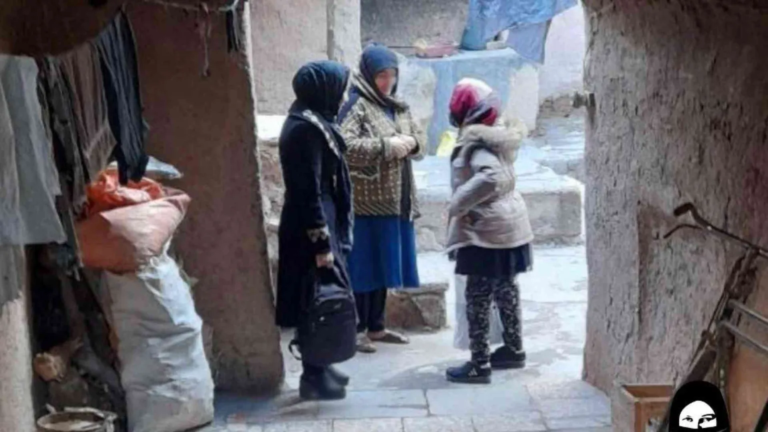 Delroba, ex studentessa di Herat: cammino e piango, ma non mi piego