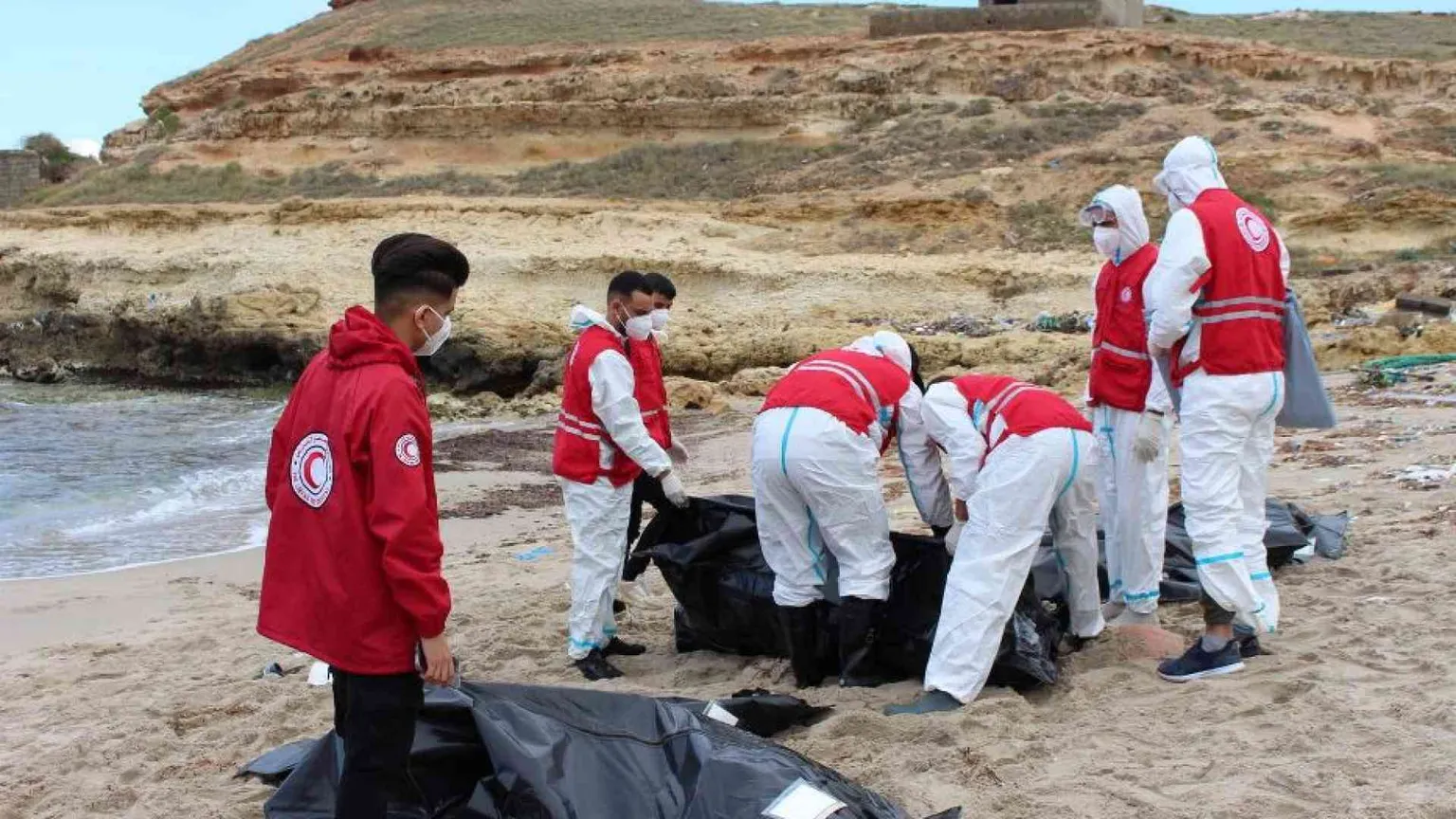Naufragi, 73 vittime nel Mediterraneo. E altri 70 morti nell'Atlantico
