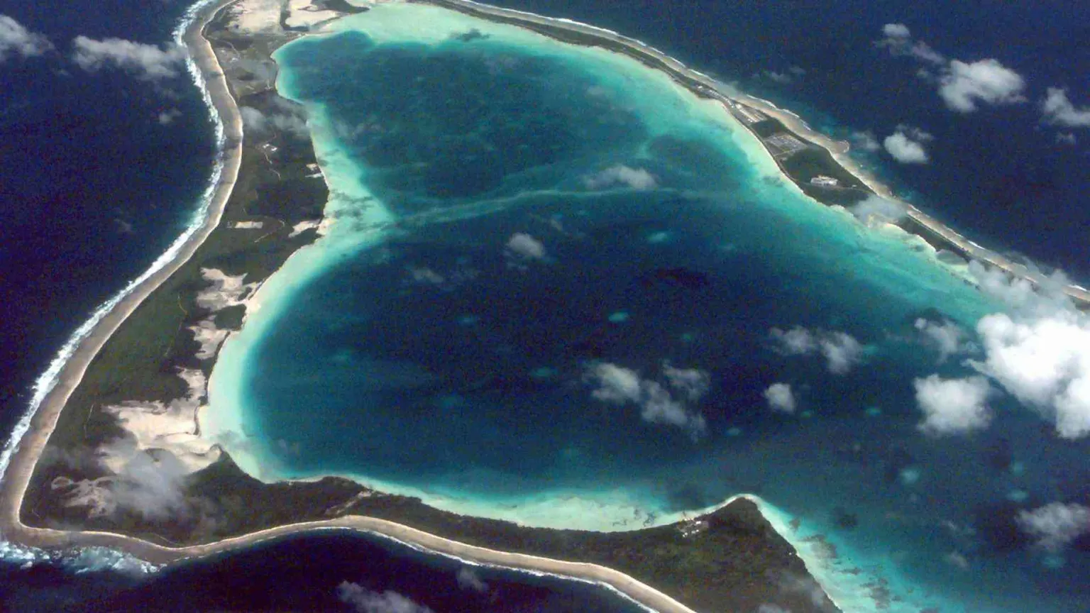 Caroline Laurent: «La mia isola, un paradiso spazzato via dai militari»