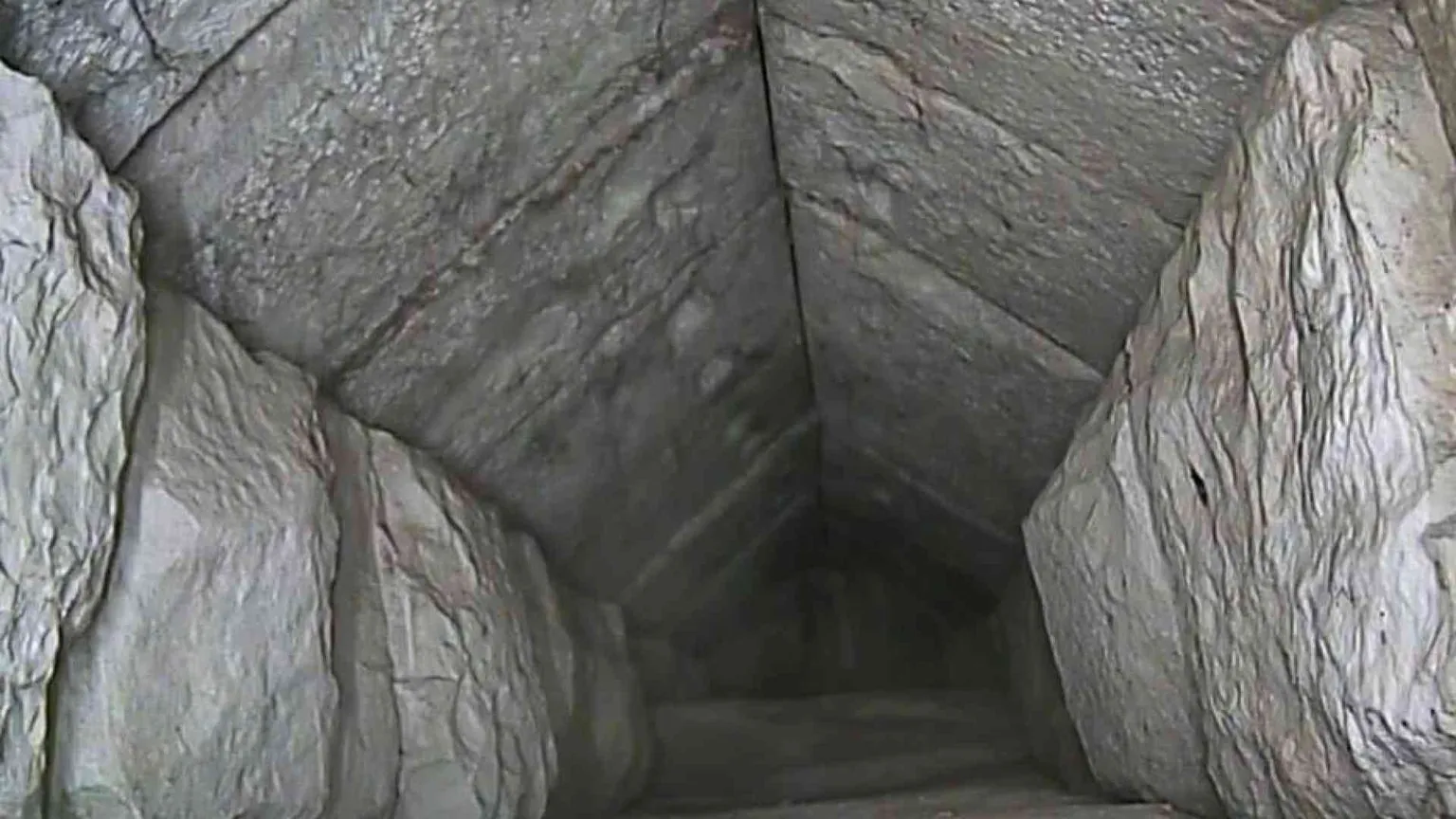 Egitto, scoperto nuovo corridoio nella piramide di Cheope