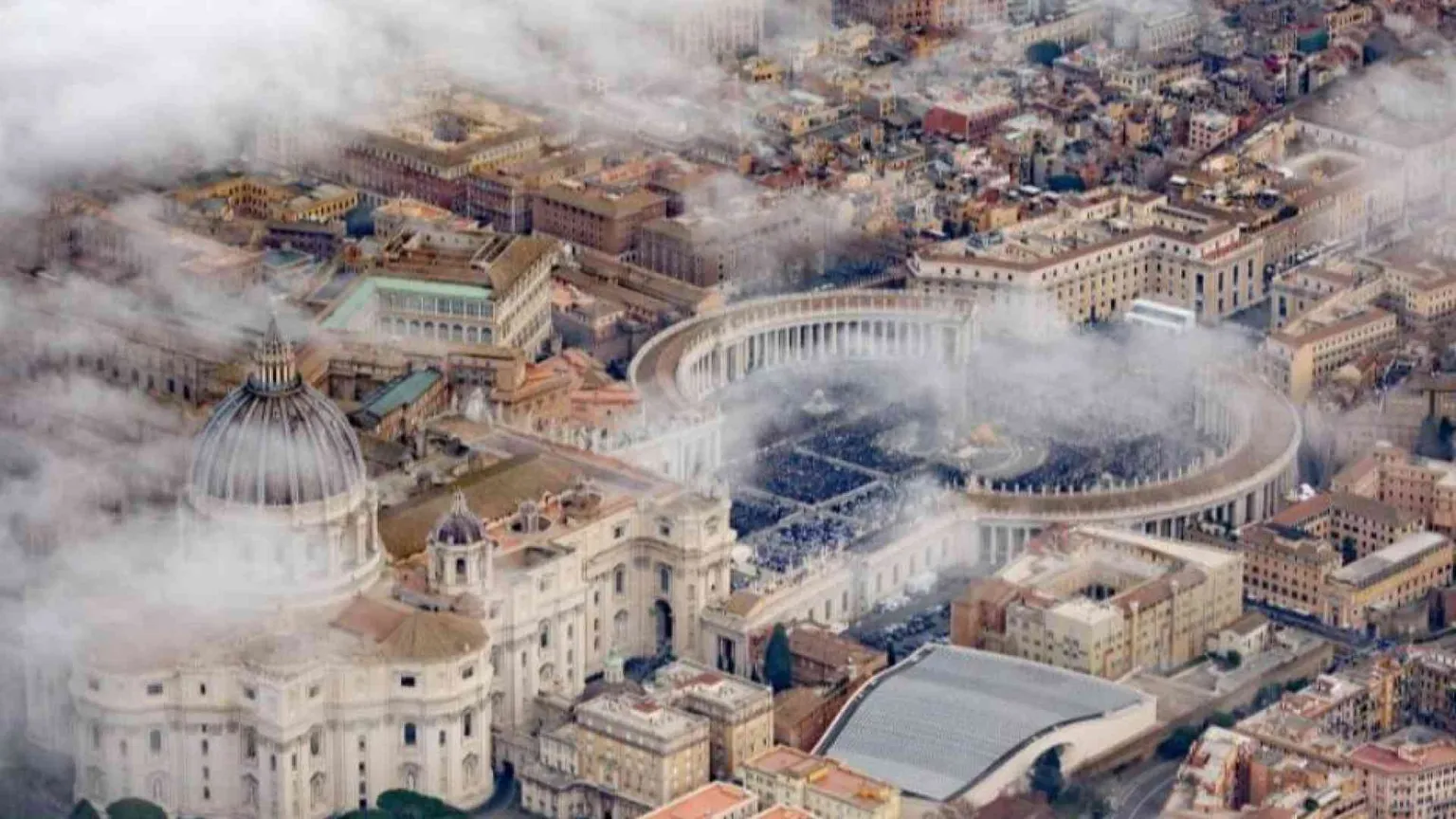 Papa Francesco: stop all’uso gratuito degli immobili della Santa Sede