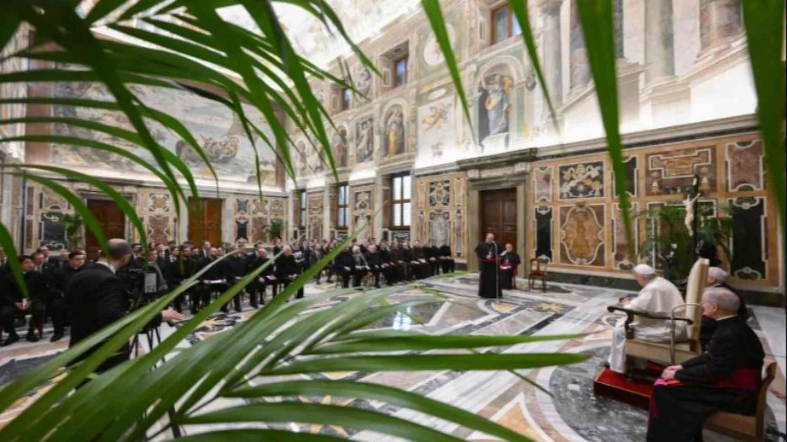 Francesco ai futuri sacerdoti: mostrate a tutti che Dio è presente