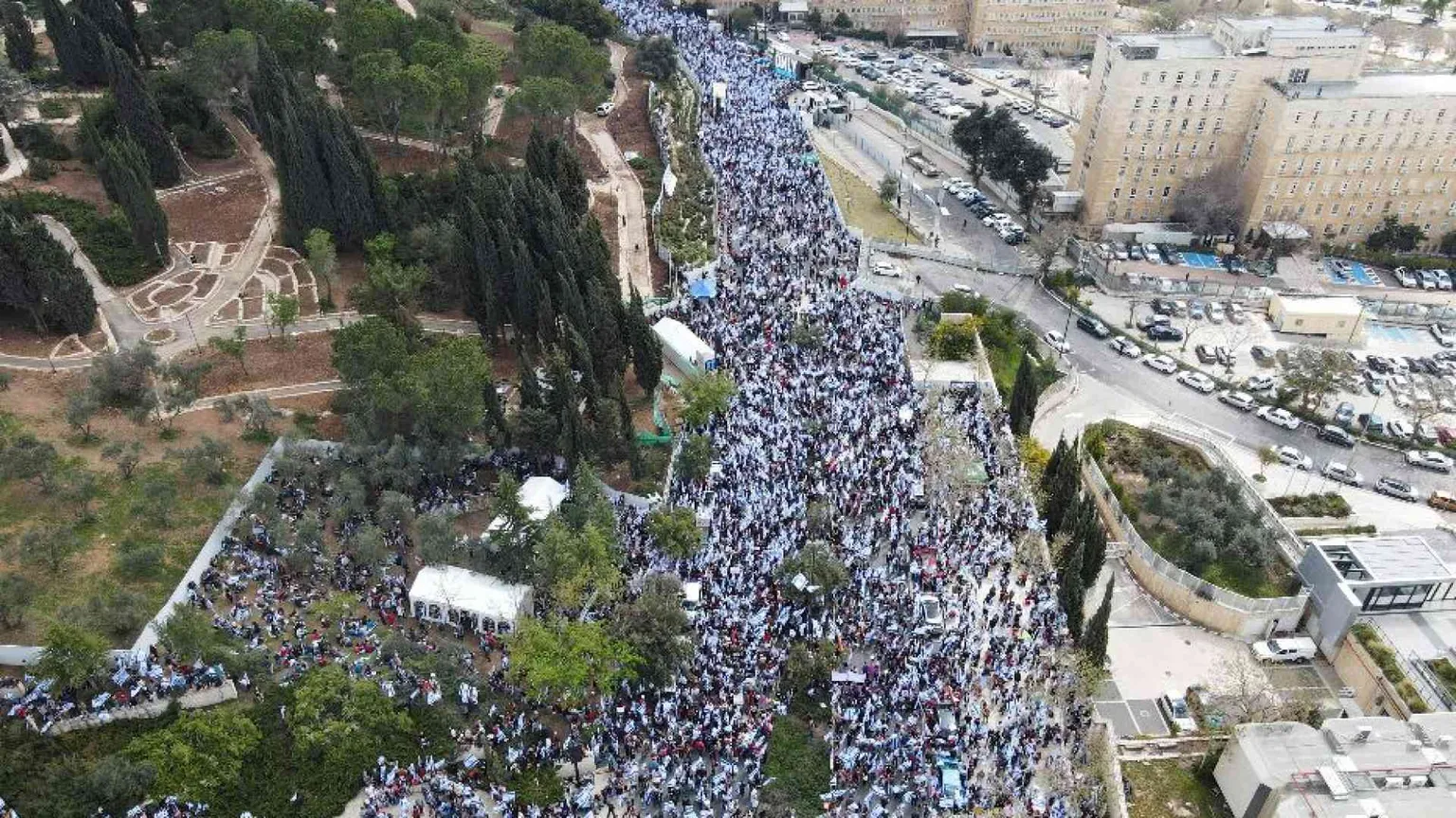 Sciopero generale. Rinviata la riforma della giustizia che divide Israele