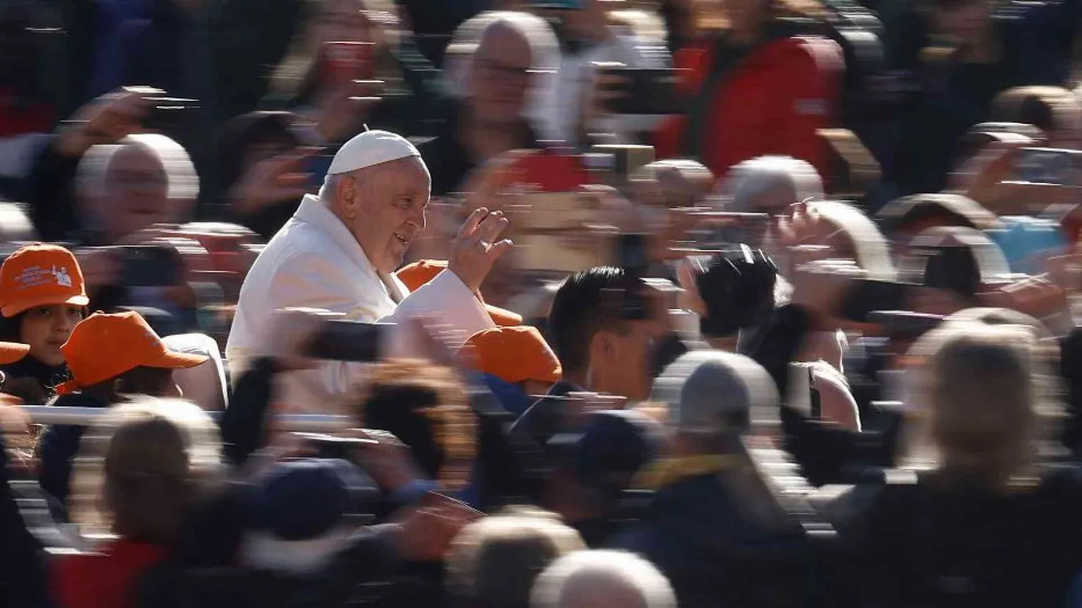 Il Papa: perseveriamo in preghiera e vicinanza per la martoriata Ucraina