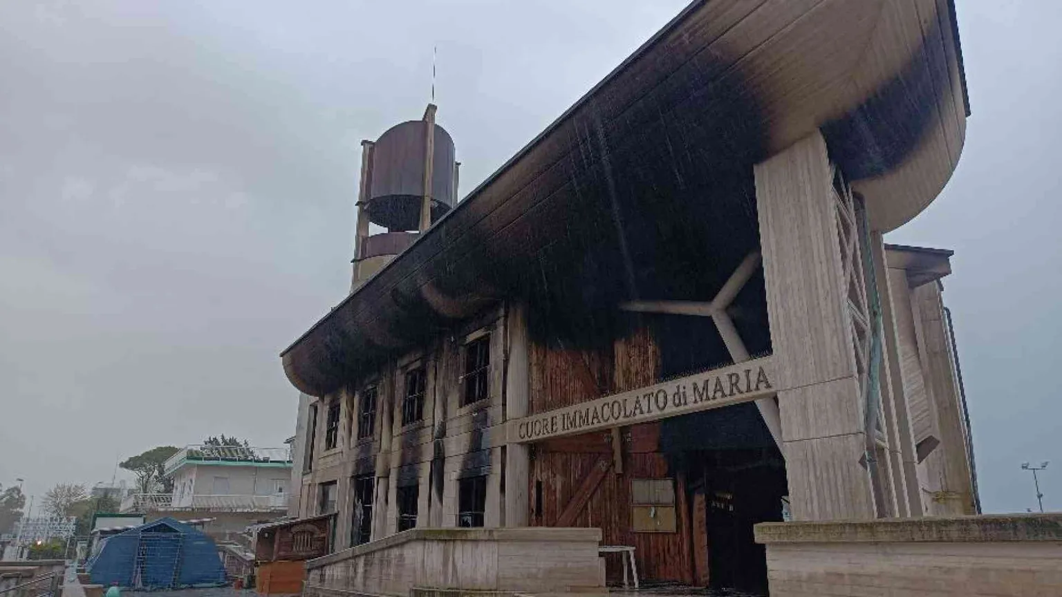 Formia, violento incendio al Villaggio don Bosco