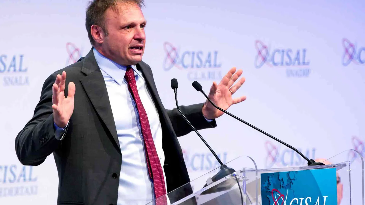 Lollobrigida inciampa sulla «sostituzione etnica»