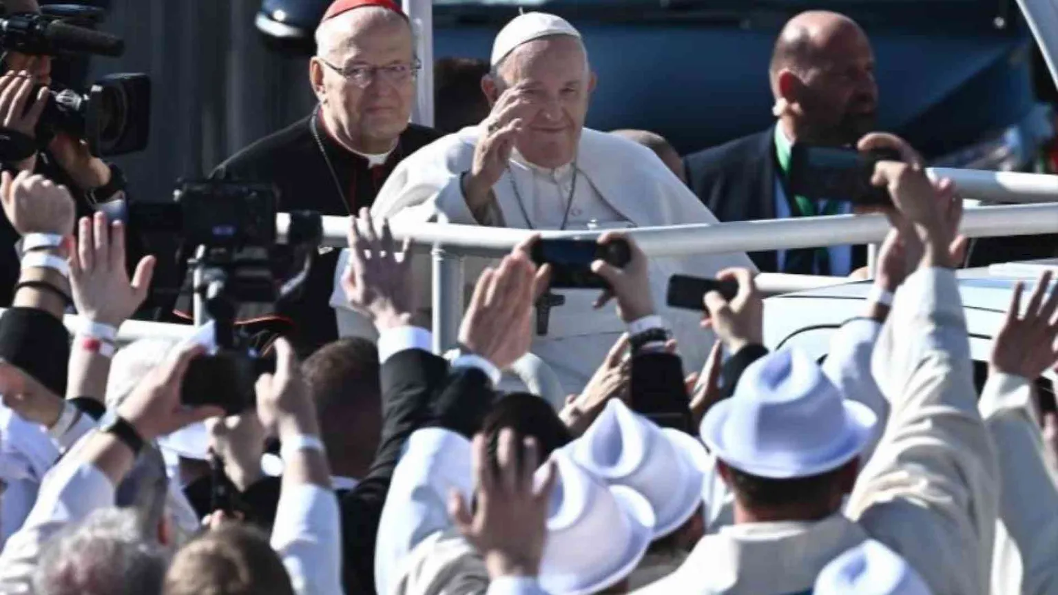La missione (im)possibile del Papa: bussare a ogni porta nel nome della pace