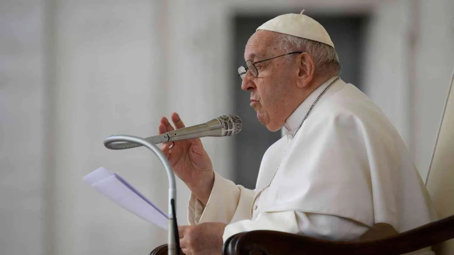 Il Papa: contribuire a riparare una terribile piaga della Chiesa