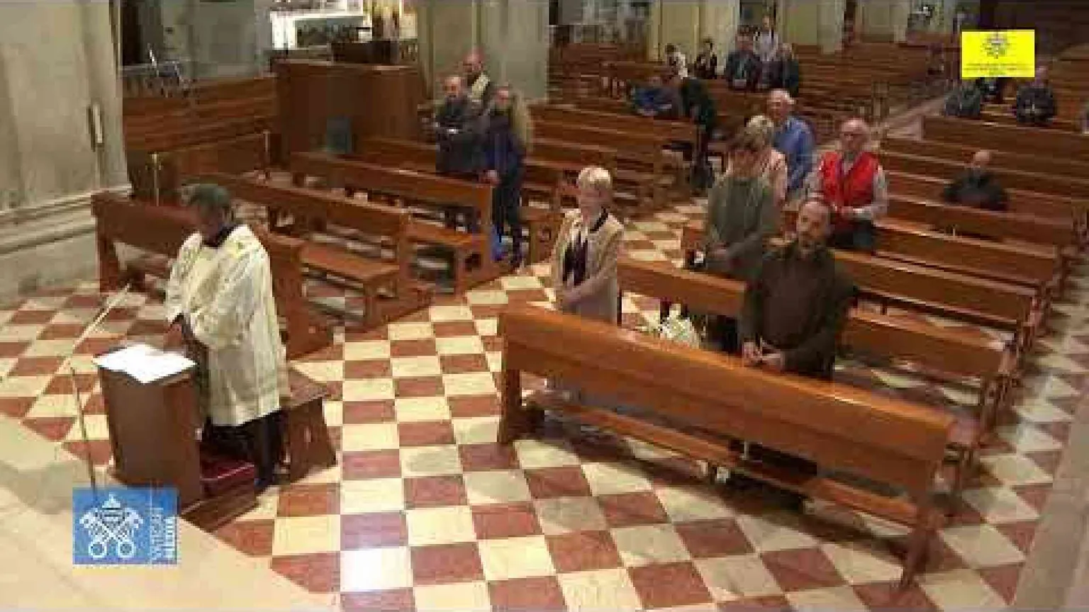 Il Rosario in Piazza San Pietro. Padre Maggioni: «Apriamo i cuori»