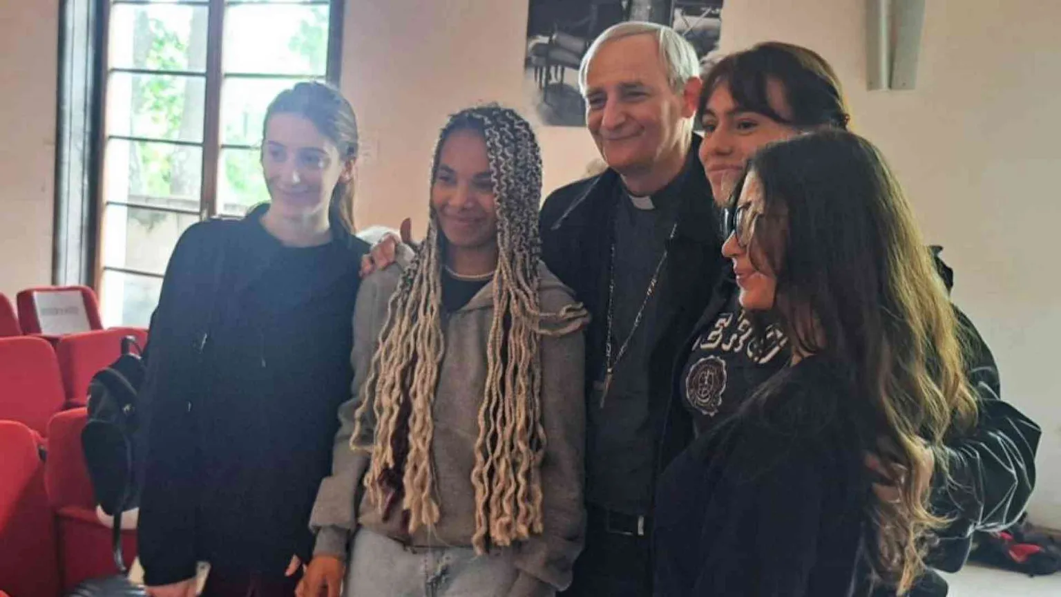 Il cardinale Zuppi dopo 50 anni torna al "suo" liceo Virgilio a Roma