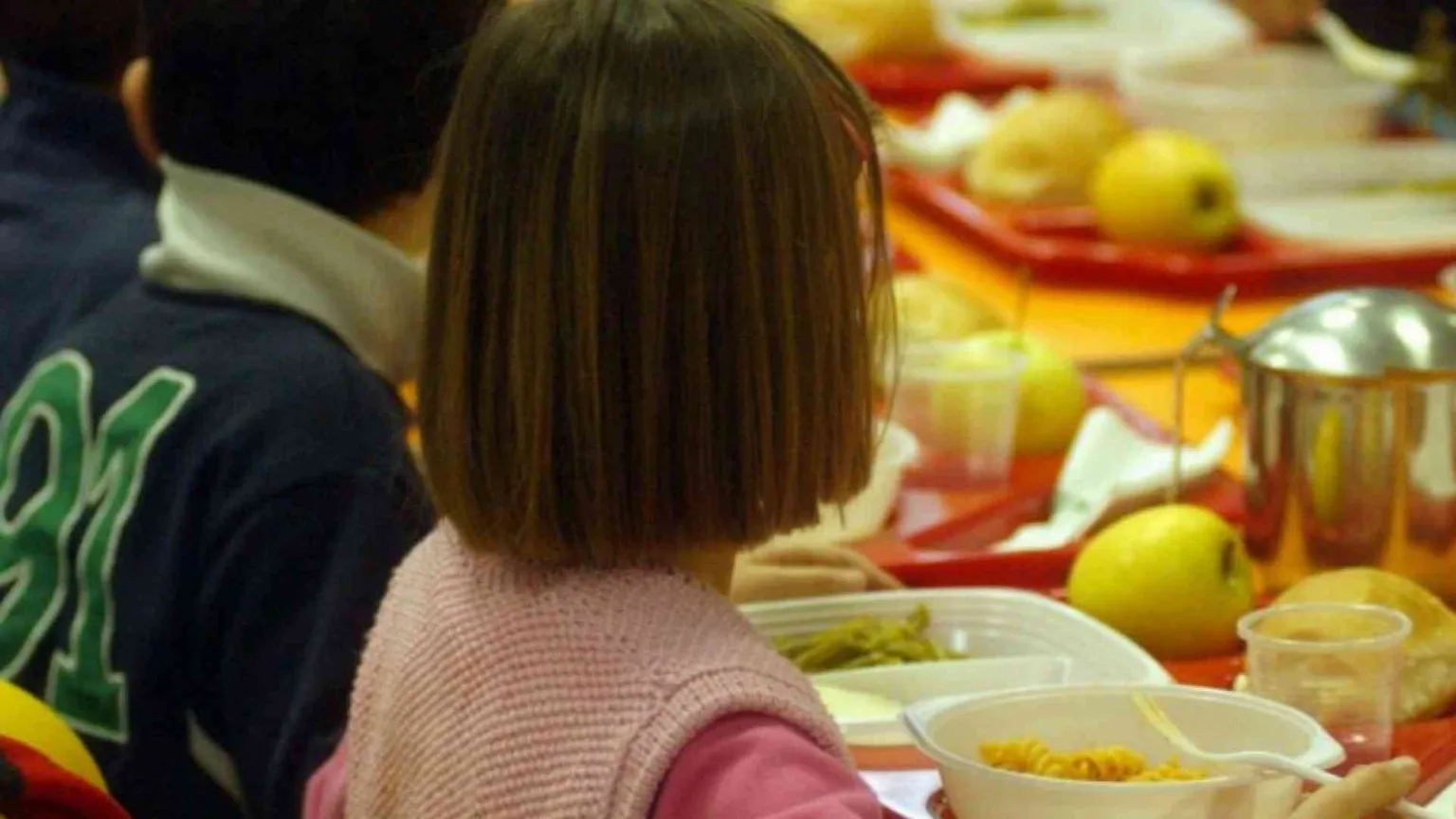 Mense scolastiche: a Torino 6,60 euro a pasto, a Roma 2. Ma mancano i locali