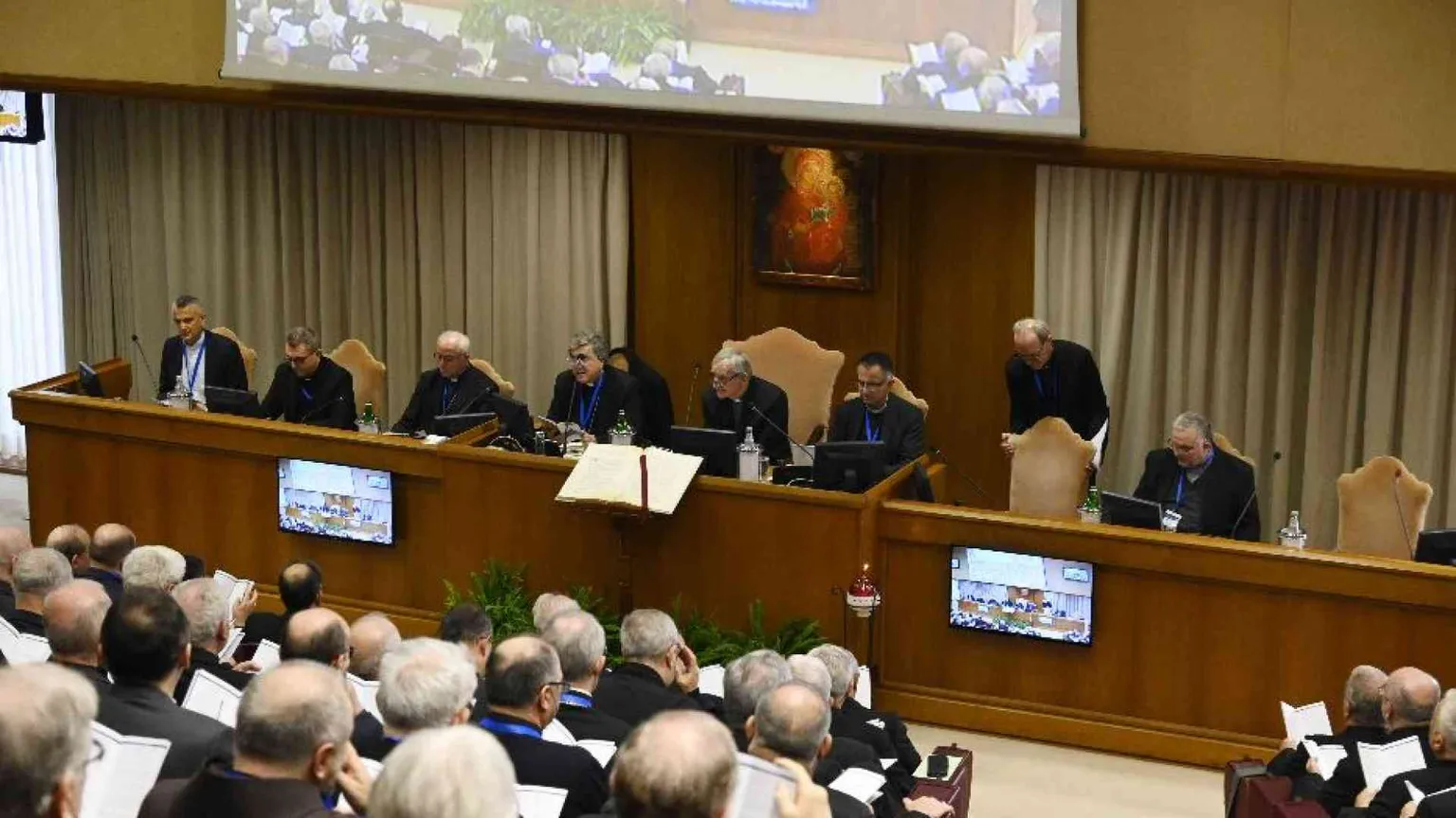 Zuppi: la Chiesa e i cristiani credono nella pace. Riforme siano condivise