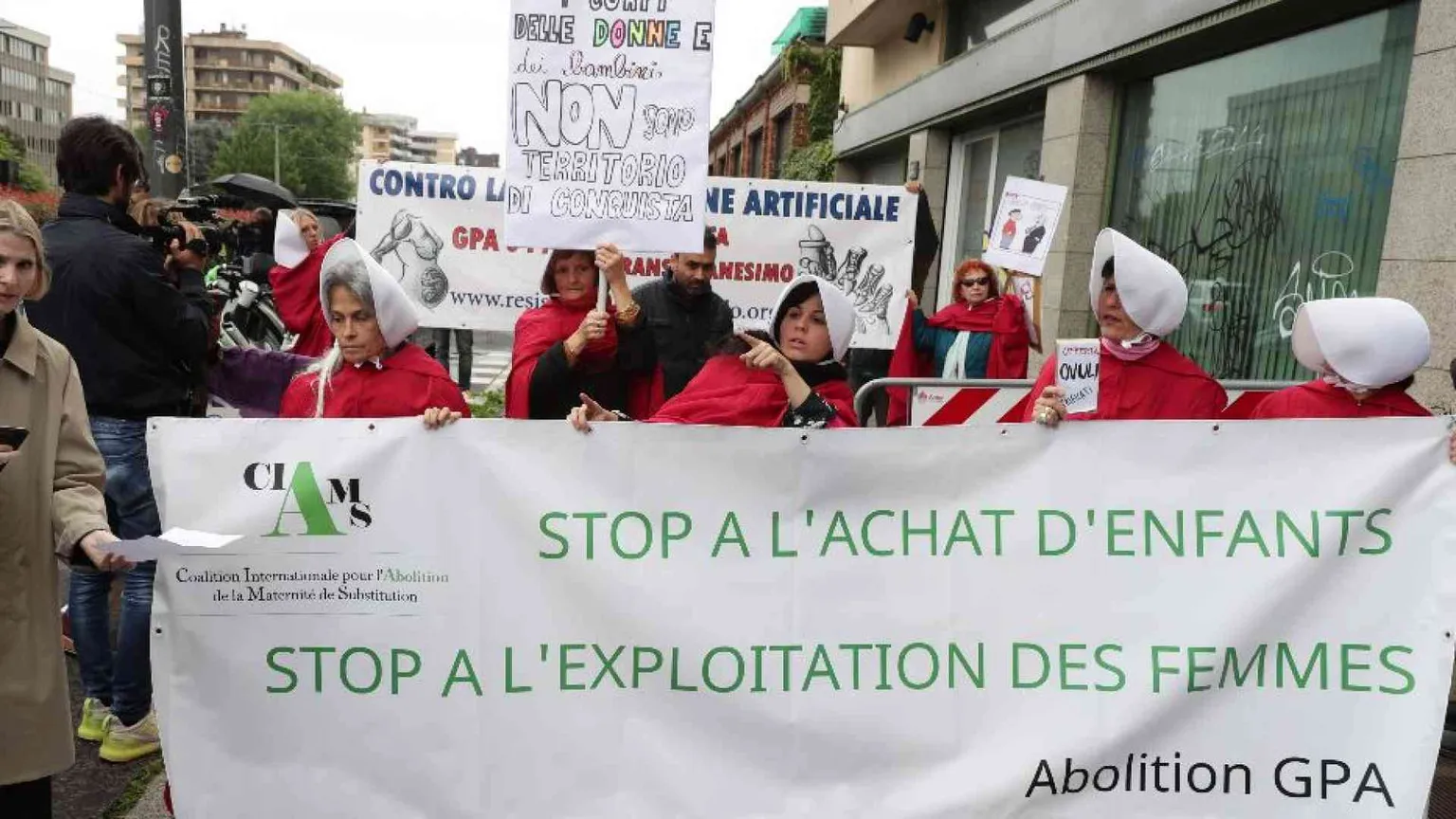 500 firme a sinistra per dire no alla maternità surrogata