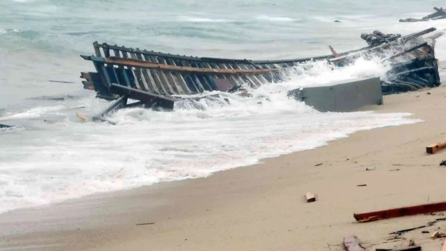 Cutro, primi indagati per il mancato soccorso al barcone
