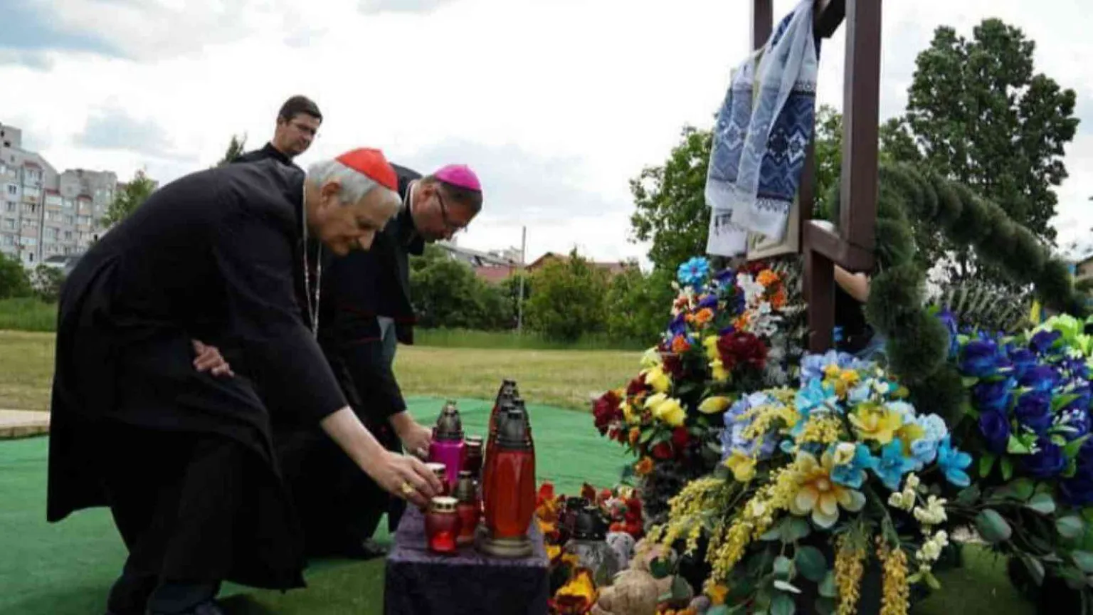 Il cardinale Zuppi a Kiev inviato dal Papa: al lavoro su «percorsi di pace»