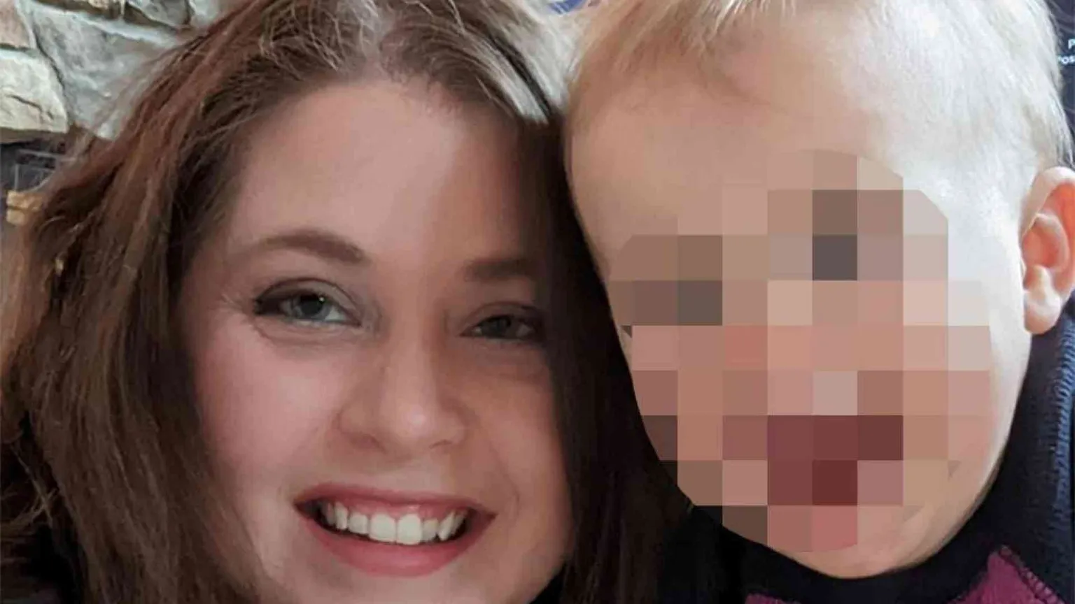 Bambini e armi, a 2 anni spara e uccide la madre incinta