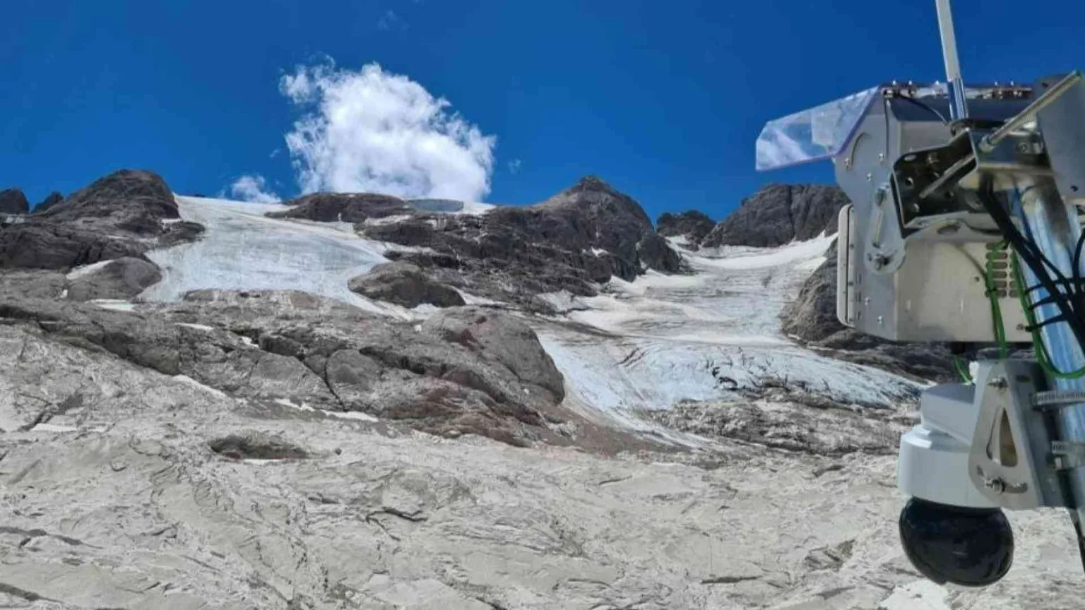 Ad un anno dal crollo: «La neve è tornata, i turisti ancora no»