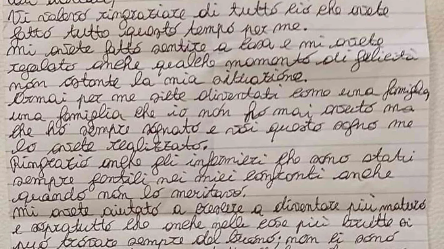 "Cari dottori, grazie": lettera di un 13enne senza famiglia accolto in corsia