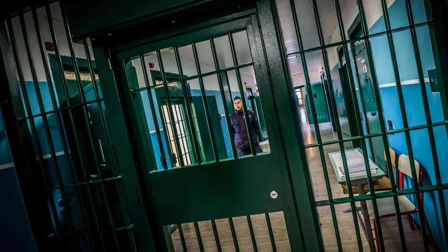 Droni per introdurre droga e cellulari: carceri colabrodo, la piaga si allarga